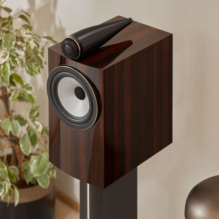 Bowers & Wilkins 800 Signature Series Lifestyle Image Bowers & Wilkins 800 Signature Series Lifestyle Image