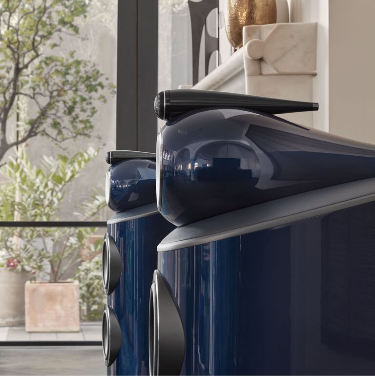 Bowers & Wilkins 800 Signature Series Lifestyle Image Bowers & Wilkins 800 Signature Series Lifestyle Image