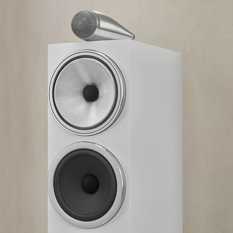 703 S3, Satin White, dynamic