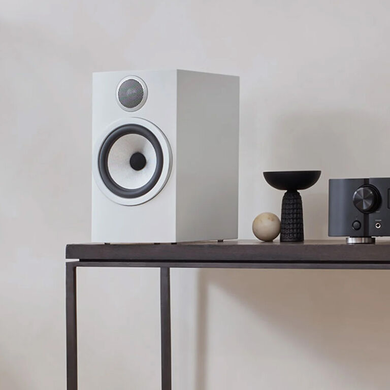 706 S3, Satin White, dynamic